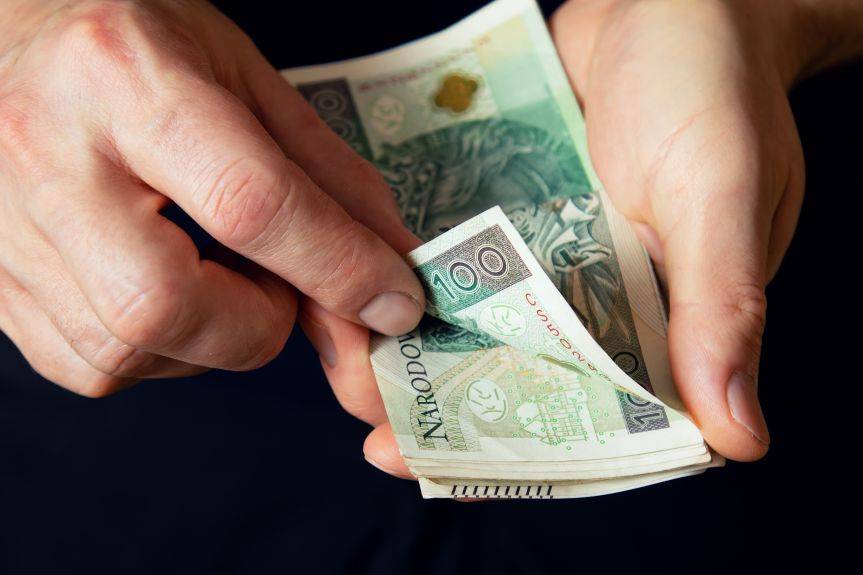 Fałszywe banknoty w sklepach w Krośnie. Trzej mężczyźni oskarżeni