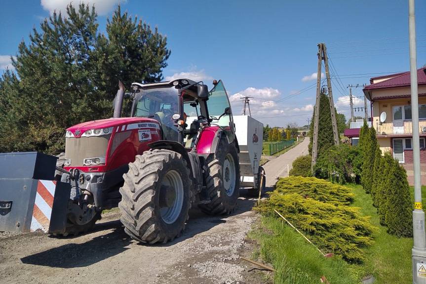 Będzie równo i bez dziur. Trwa przebudowa dróg w Rogach