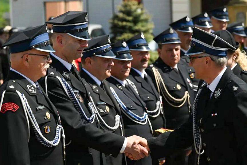 Złoty medal dla policjanta z Krosna. Pomaga nie tylko w mundurze