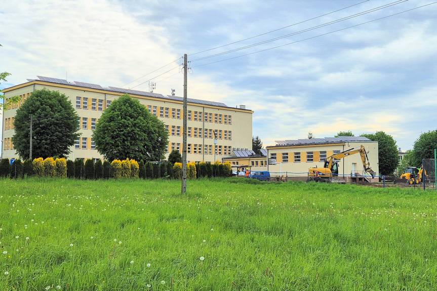 Ponad 4,9 mln zł na nową halę przy szkole w Jedliczu