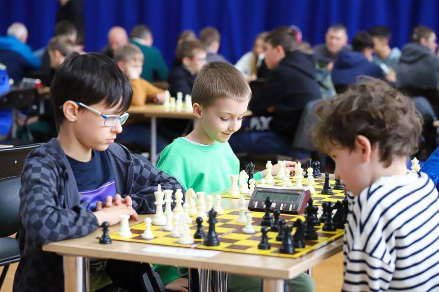 Mali mistrzowie i doświadczeni gracze. Szachowe święto w Jedliczu