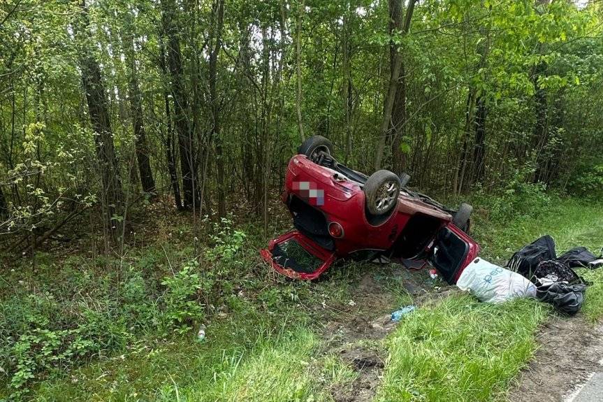 18-latek dachował alfą na ul. Wojska Polskiego w Mielcu