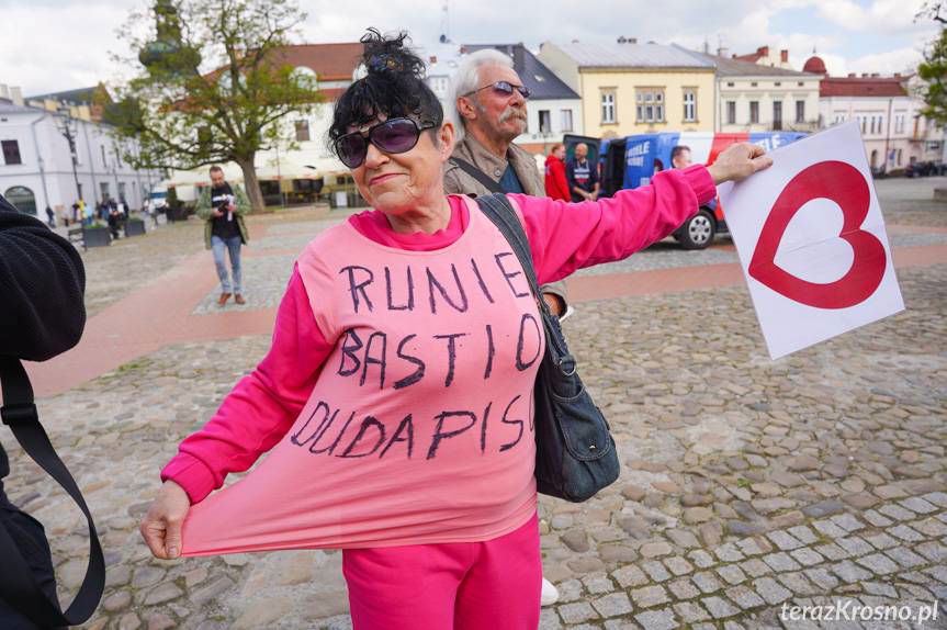 Mocne słowa na krośnieńskim rynku. Spotkanie z parlamentarzystami w ramach akcji "Obywatele Naprzód"