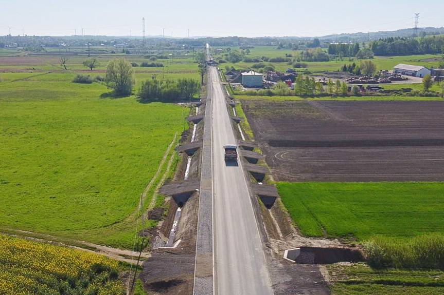 Trwają prace na trasie Rogi - Iwonicz. Koniec prac coraz bliżej