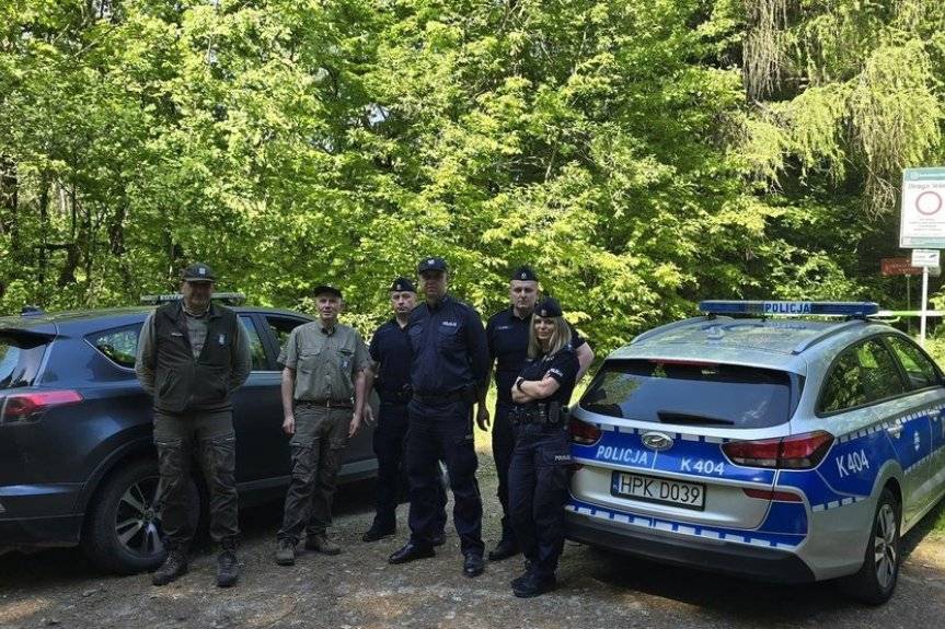 Policjanci biorą udział w działaniach "Chroń życie i las"