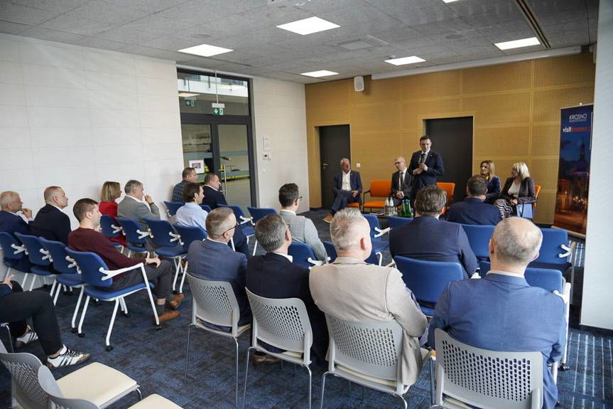 Wiceminister Rozwoju spotkał się z przedsiębiorcami w Krośnie