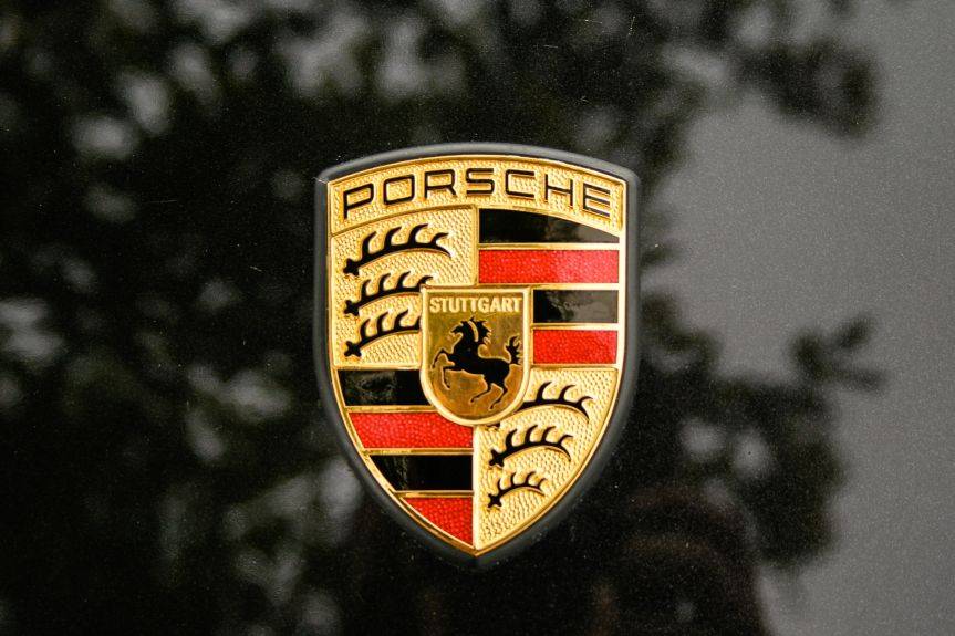 Kierowca porsche stracił prawo jazdy. Przekroczył prędkość o 66 km/h