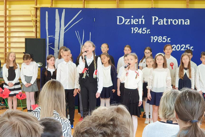 Uczniowie uczcili bohatera. Podwójna rocznica kpt. Betleja w SP nr 10