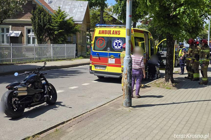 Krosno. Motocyklista zderzył się z osobą na wózku inwalidzkim