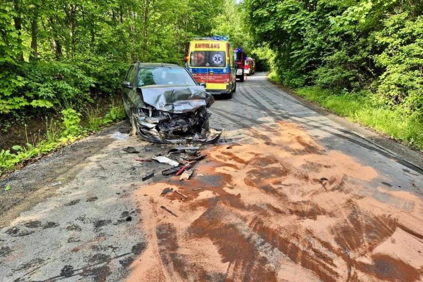 Wypadek w Hłudnie. Trzy osoby poszkodowane