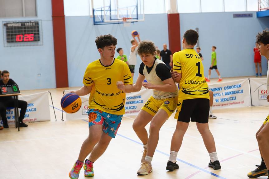 Młodzi koszykarze rywalizują w Jedliczu