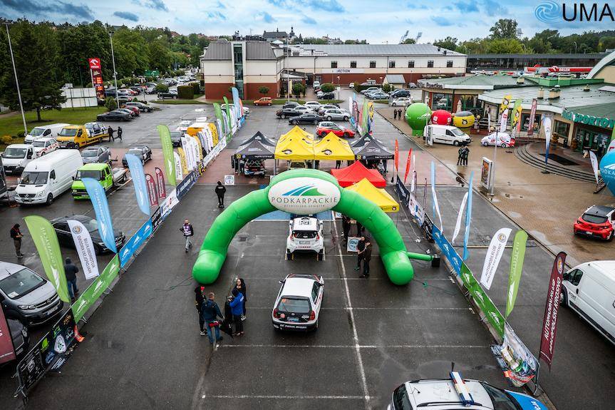 Piątkowy odbiór administracyjny i badanie kontrolne preludium do 22. Wyścigu Górskiego "Prządki"