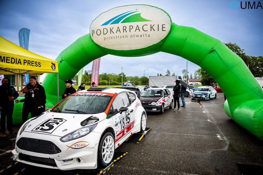 Piątkowy odbiór administracyjny i badanie kontrolne preludium do 22. Wyścigu Górskiego "Prządki"