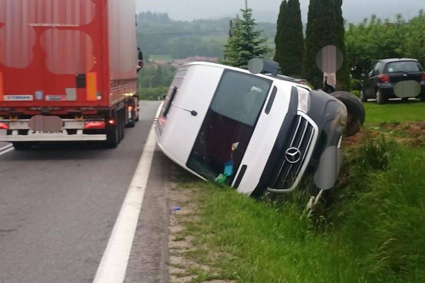 Zdarzenie drogowe w Jasienicy Rosielnej. Jedna osoba trafiła do szpitala