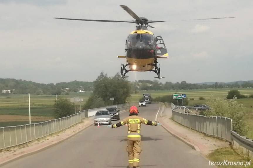 Zderzenie samochodu osobowego i busa w Bziance