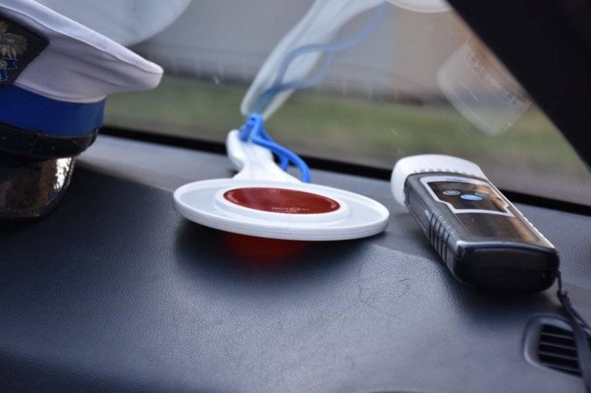 Miał problem z wyjściem z pojazdu. Był kompletnie pijany