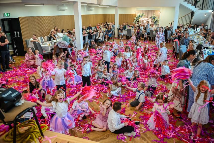 Laurki, tańce i zabawa. Dzień Rodziny w Przedszkolu w Lubatowej 
