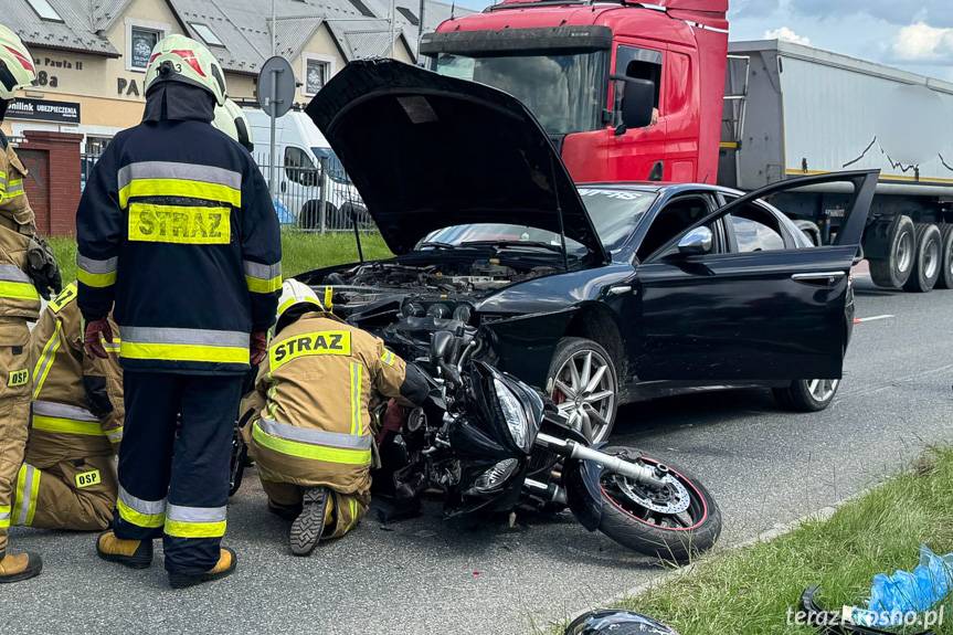 Zderzenie motocyklisty z samochodem w Krośnie