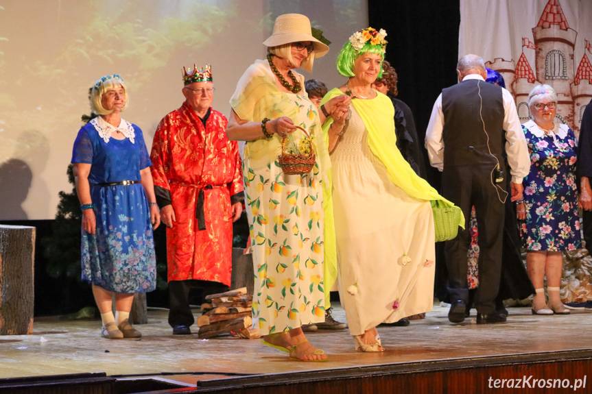 Niezwykła podróż przez krainę baśni. Seniorzy z Rymanowa dla najmłodszych [ZDJĘCIA]