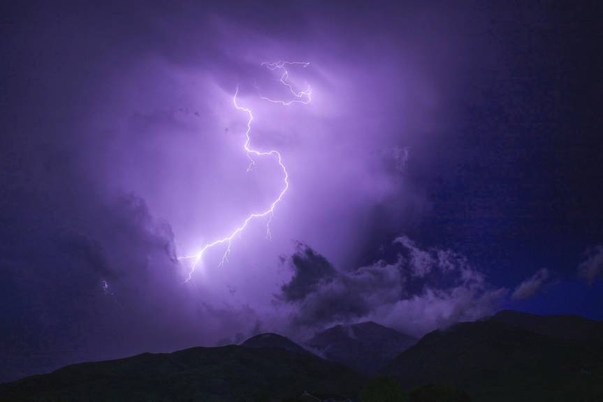 Alert pogodowy dla Podkarpacia. Silny wiatr, ulewy i możliwy grad