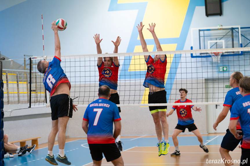 Siatkówka połączyła pokolenia absolwentów "Kopernika"