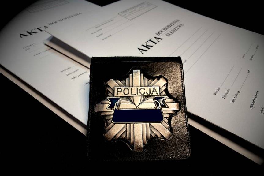 44-latek odpowie za oszustwo, naruszenie miru domowego i kradzież z włamaniem