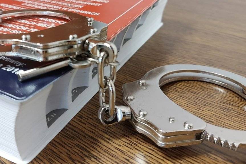 Policjanci zatrzymali 36-latka poszukiwanego listem gończym