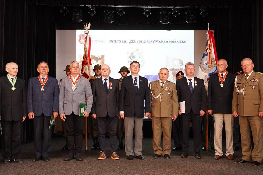 Patron jedlickiej biblioteki uhonorowany stopniem pułkownika