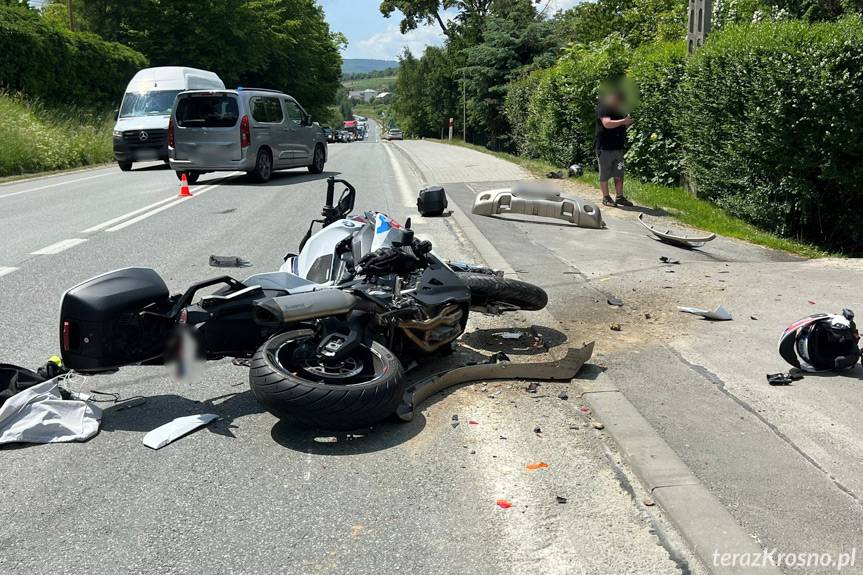 Zderzenie osobówki i dwóch motocykli