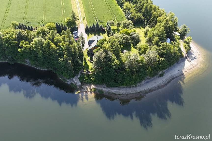 Gmina Zarszyn. Samochód stoczył się do zalewu