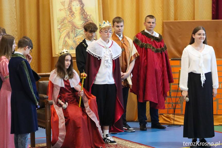 Śladami Królowej Jadwigi. Dzień patronki Szkoły Podstawowej w Dydni [ZDJĘCIA]