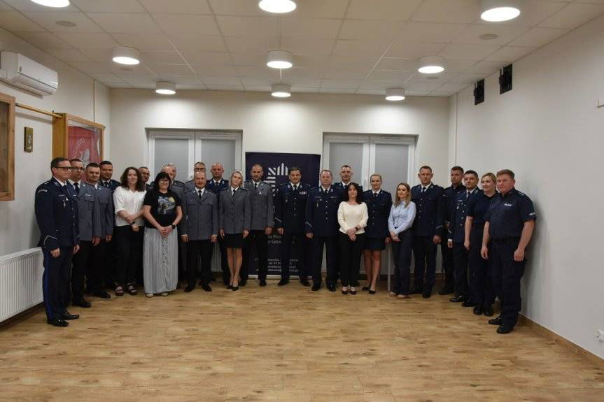 Pożegnanie odchodzącego na emeryturę policjanta