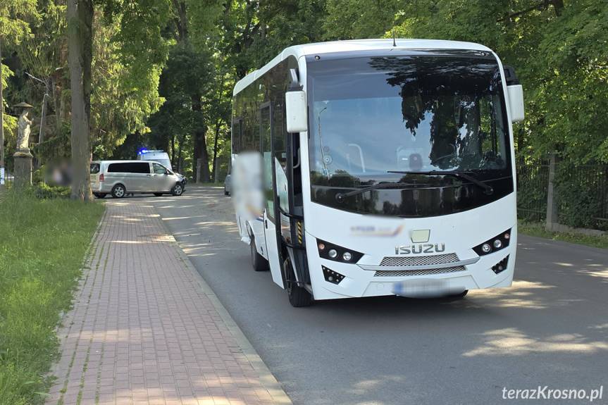 Nietypowa kolizja. Zderzenie karawanu z autobusem