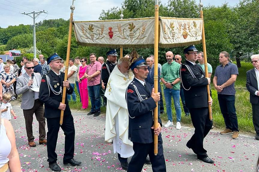 Procesja Bożego Ciała w parafii Łączki Jagiellońskie