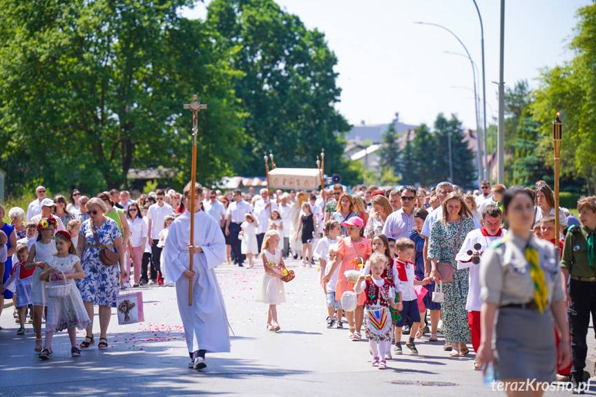 Procesja Bożego Ciała - Parafia Ducha Świętego w Krośnie [ZDJĘCIA]