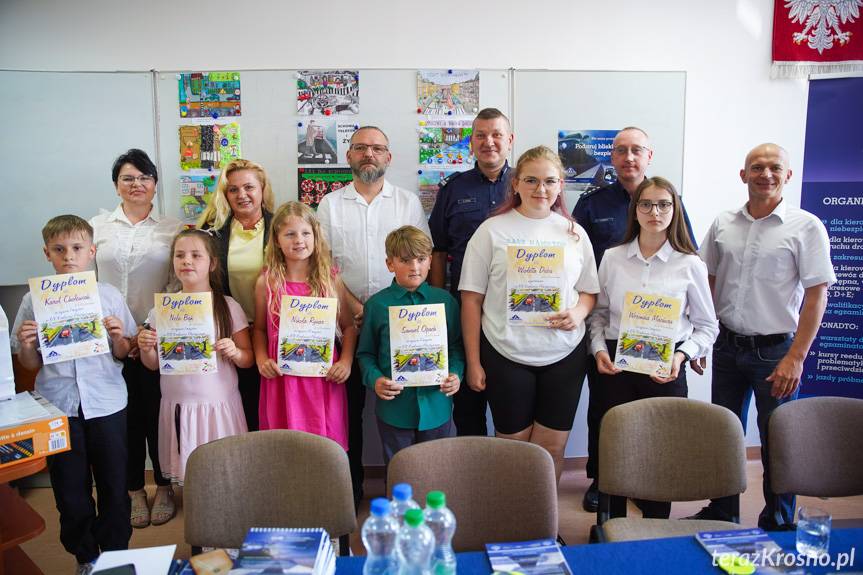 Laureaci konkursu "Bezpieczni w ruchu drogowym" odebrali nagrody