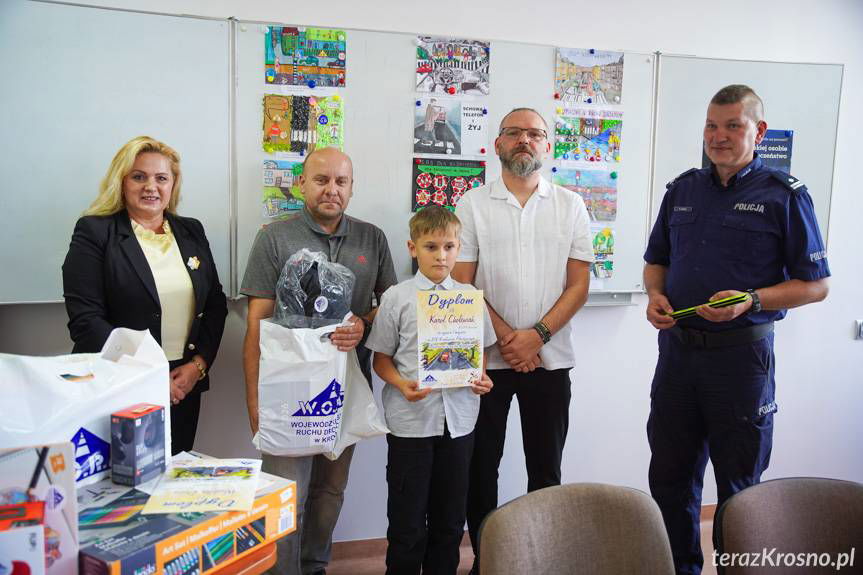 Laureaci konkursu "Bezpieczni w ruchu drogowym" odebrali nagrody