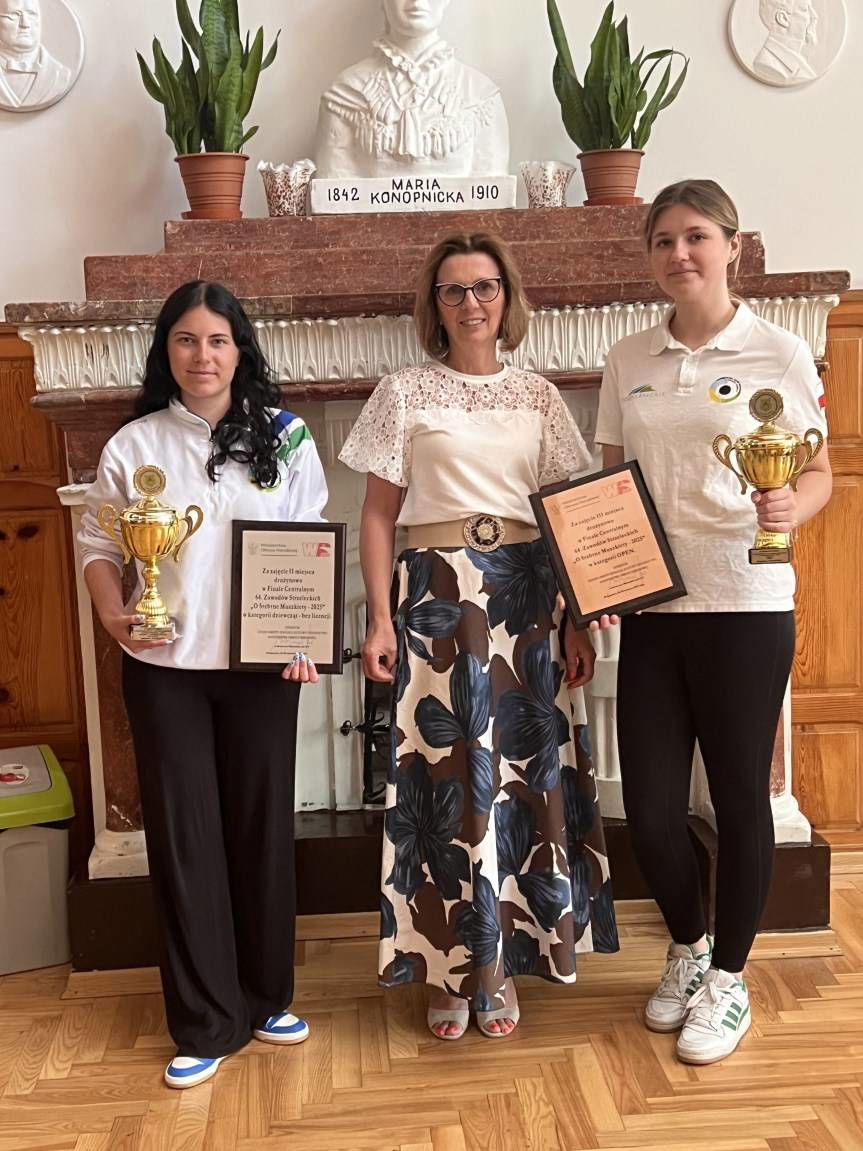 Uczennice LO w Jedliczu na podium w Bydgoszczy