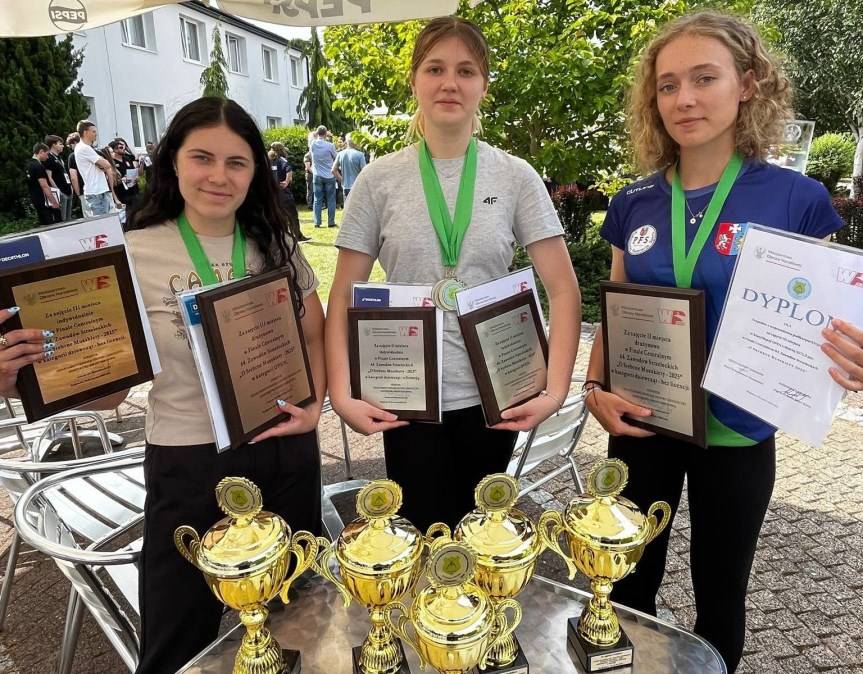 Uczennice LO w Jedliczu na podium w Bydgoszczy