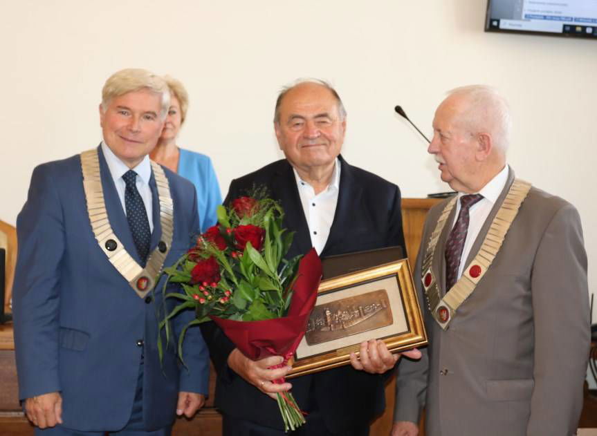 Tadeusz Sanocki uhonorowany medalem "Za zasługi dla Krosna"