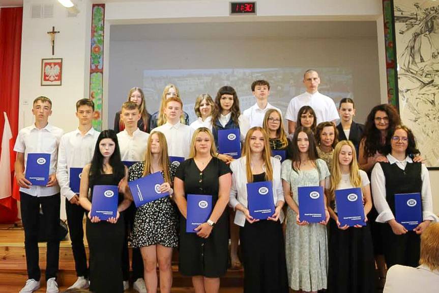 Uczniowie szkół Gminy Rymanów odebrali świadectwa i nagrody