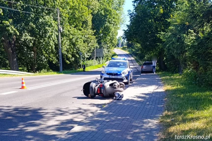 Zderzenie skutera i auta w Nowym Żmigrodzie