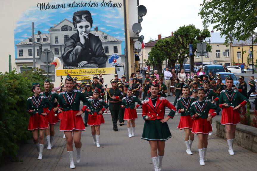 Rymanowska Orkiestra Dęta i Mażoretki Sunshine Besko. Pomóż im spełnić marzenia