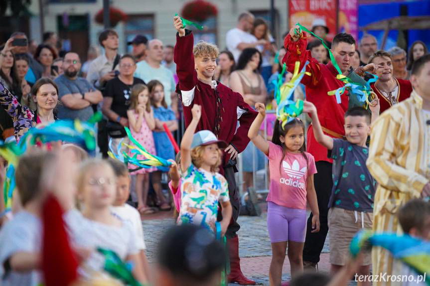 Krosno wita króla - barwny orszak i rycerskie pokazy na starówce [ZDJĘCIA]