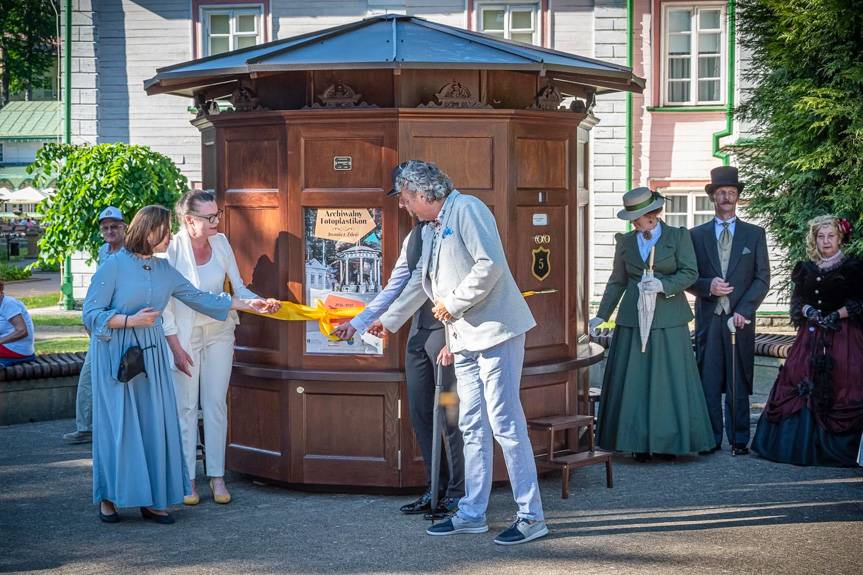 Otwarcie fotoplastikonu w Iwoniczu-Zdroju. Historia ożyła