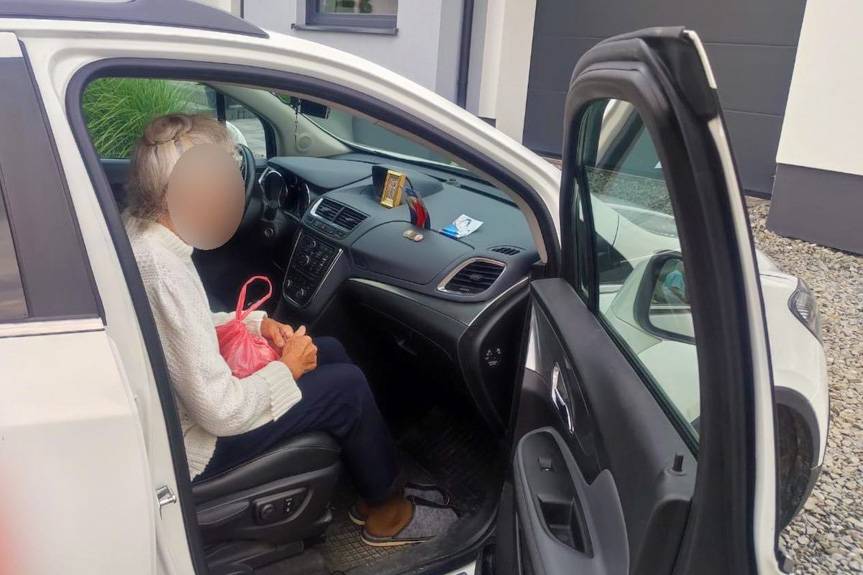 Szybka reakcja policjantów, uratowała starszą kobietę