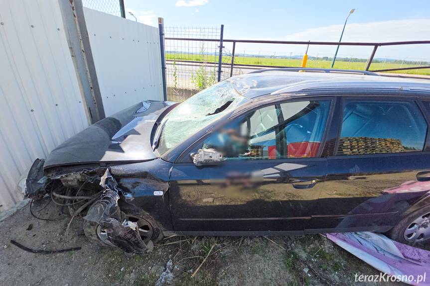 Porzucone audi po kolizji w Krośnie. Policjanci ustalają, kto kierował