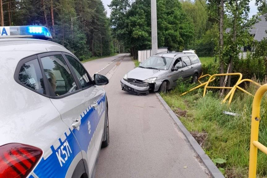 Stracił panowanie nad pojazdem i uderzył w ogrodzenie