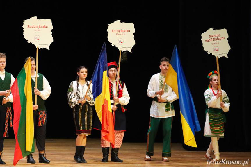 Młodzi Polonusi zawitali do Krosna. Barwny koncert w RCKP [ZDJĘCIA]