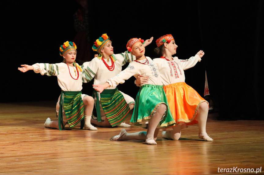 Młodzi Polonusi zawitali do Krosna. Barwny koncert w RCKP [ZDJĘCIA]